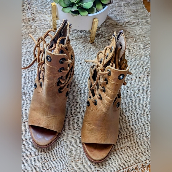 Baske California • Fury Open Toe Booties - Picture 2 of 6